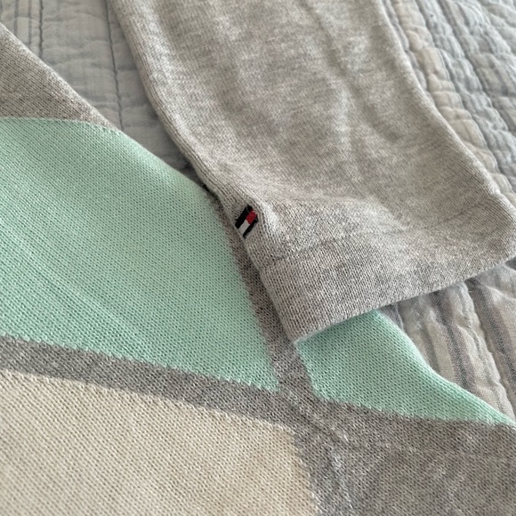 Tommy Hilfiger  V Neck Sweater size S/P - Picture 5 of 10